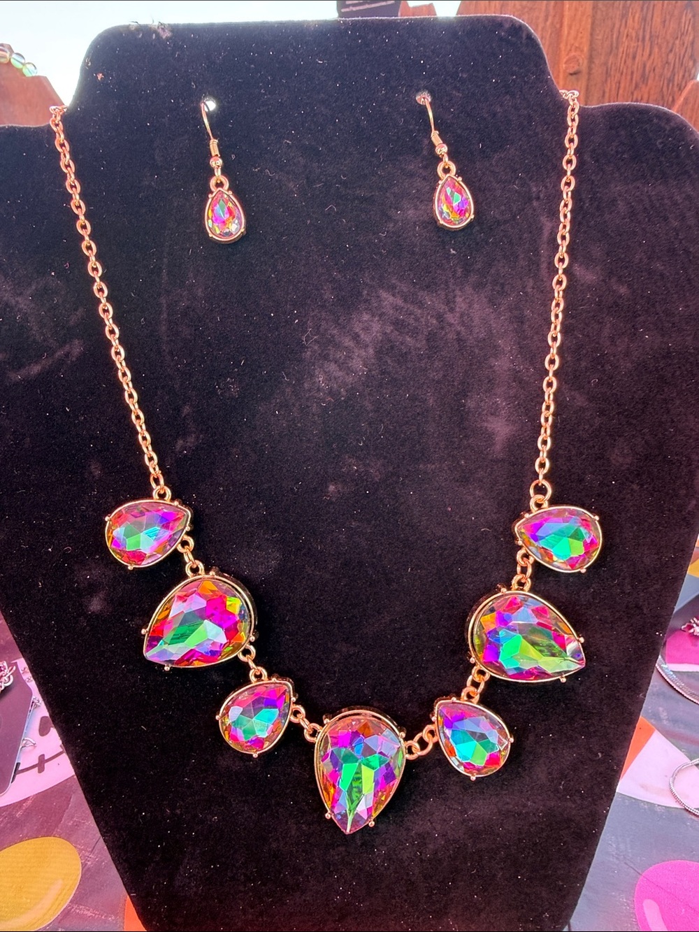 New Women’s Iridescent Teardrop 12”Statement Necklace & Earrings Set